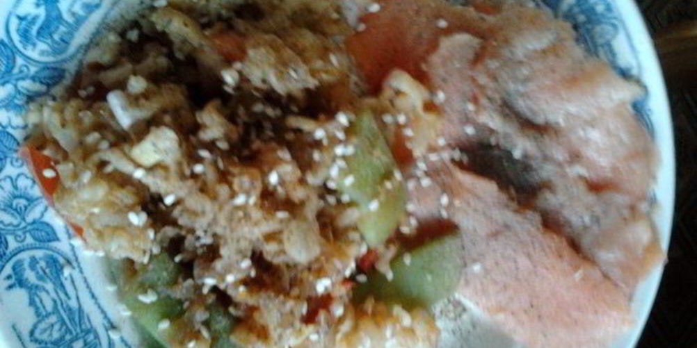 Рецепт семга на подушке из риса и овощей