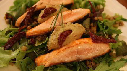 Семга с баклажанным пюре