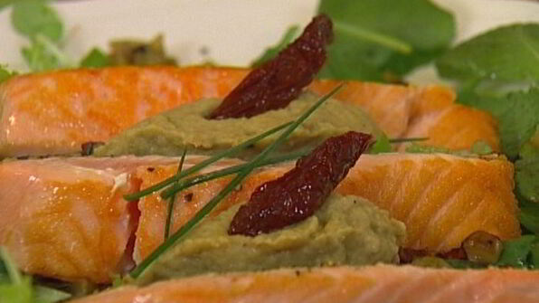 семга с баклажанным пюре