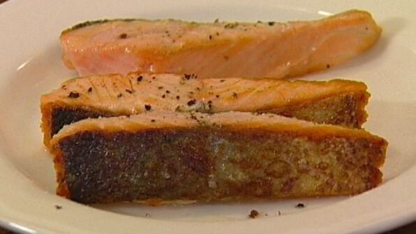 семга с баклажанным пюре