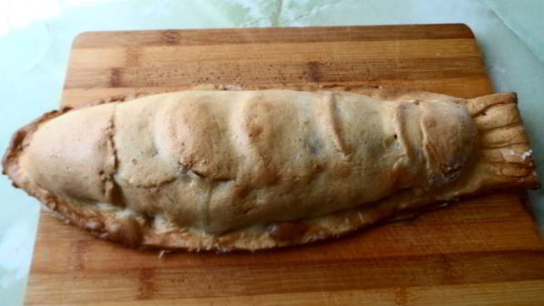 сибас запеченный в соленом тесте