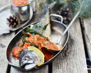 Скумбрия в томатном соусе