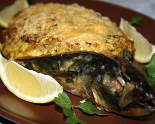 Скумбрия запеченная с картофелем под майонезем