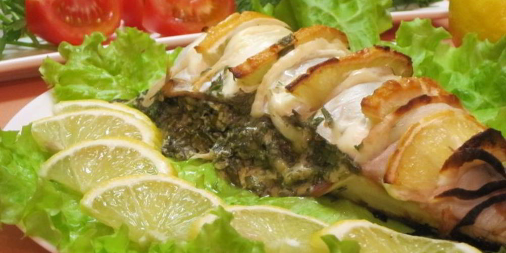 Рецепт скумбрия, запеченная с лимоном и сырной начинкой