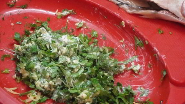 скумбрия, запеченная с лимоном и сырной начинкой