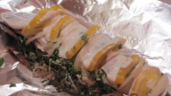 скумбрия, запеченная с лимоном и сырной начинкой