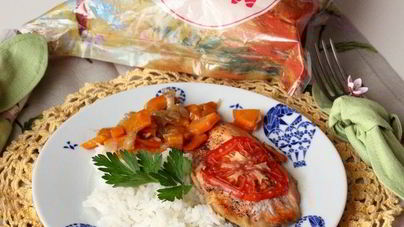 Тилапия на овощной подушке