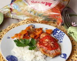 Тилапия на овощной подушке