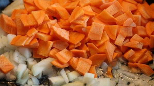 тилапия на овощной подушке