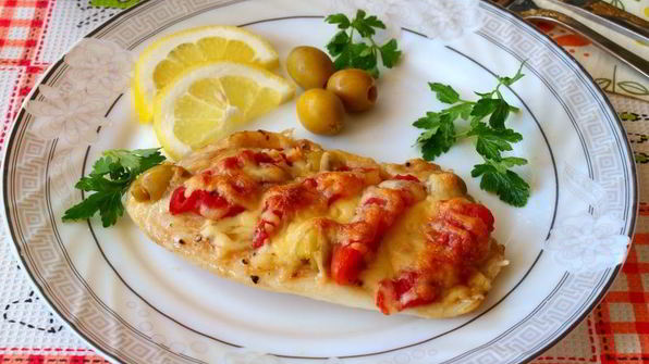 тилапия запеченная с помидорами под сыром