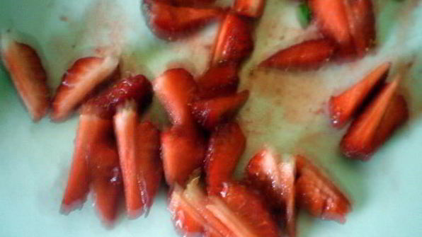 треска с клубничной сальсой