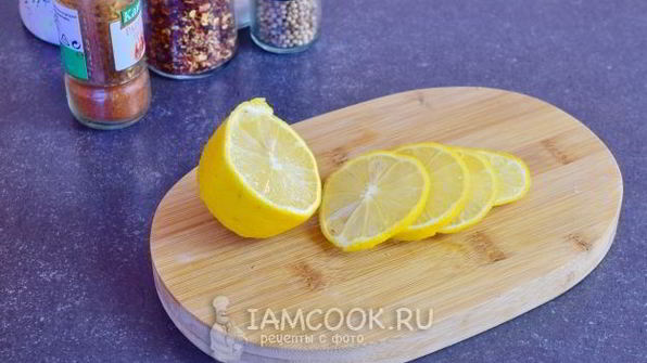 треска, запеченная по-гречески