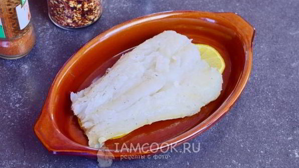 треска, запеченная по-гречески