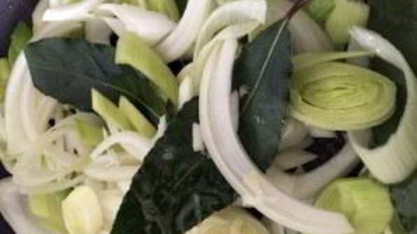 тушеный минтай