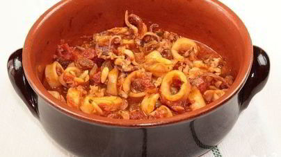 Тушеные кальмары в соусе