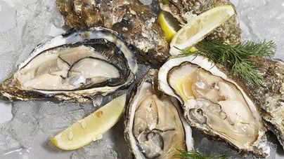 Устрицы с яблочно-перечным соусом