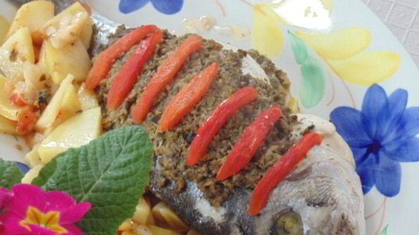 запеченная дорада с тапенадом