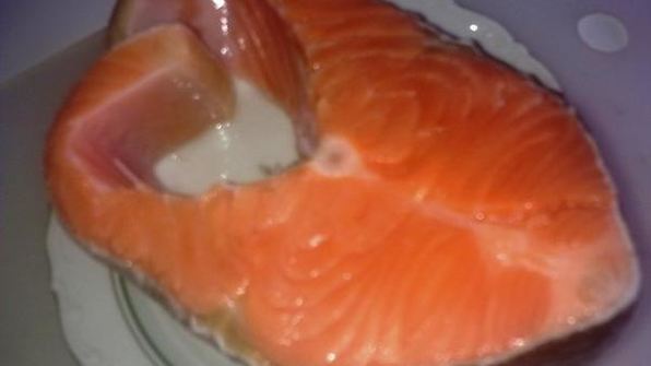 запеченная форель в кефирном маринаде