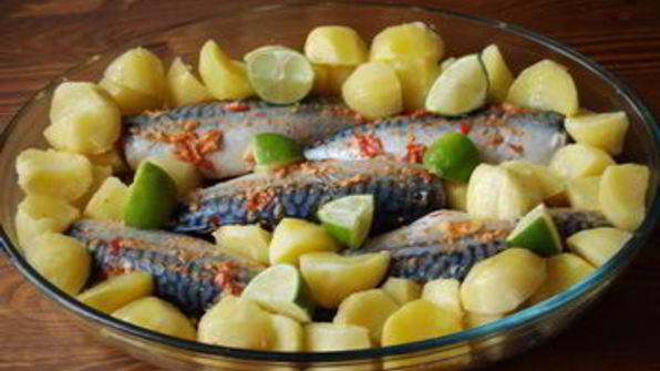 запеченная острая скумбрия с картофелем
