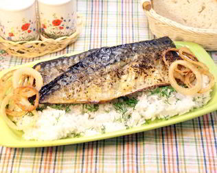 Запеченная скумбрия с рисом