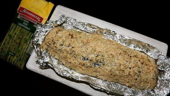 запеченная скумбрия в рисовой шубке