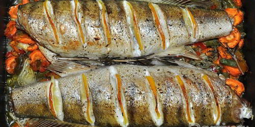 Рецепт запеченный судак на овощной подушке