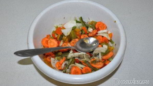 запеченный судак на овощной подушке