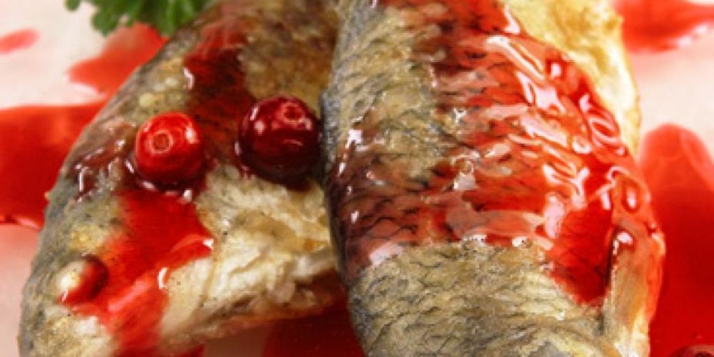 Рецепт жареная рыба с клюквой