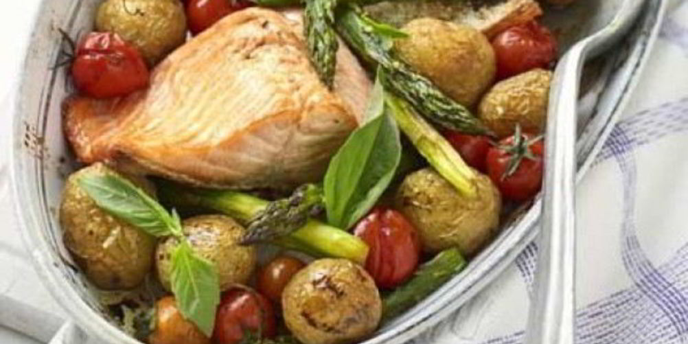 Рецепт жареный лосось со спаржей