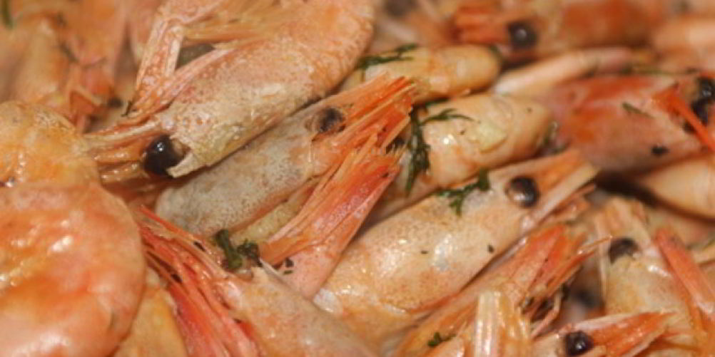 Рецепт жареные креветки с чесноком к пиву