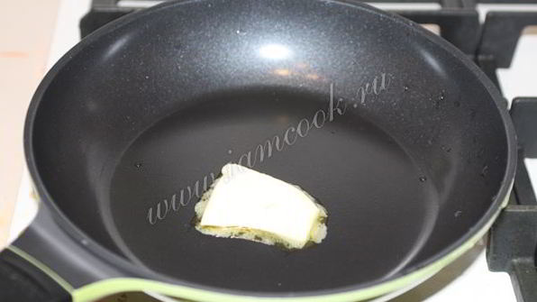 жареные креветки с чесноком к пиву