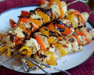 Куриный шашлык, маринованный в йогурте