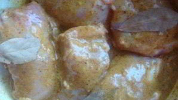 куриный шашлык на шпажках