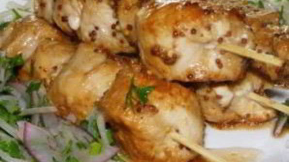 куриный шашлык на шпажках