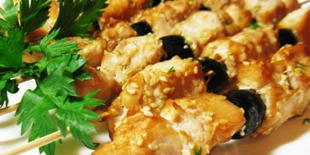 Рецепт куриный шашлык в соевом маринаде с маслинами