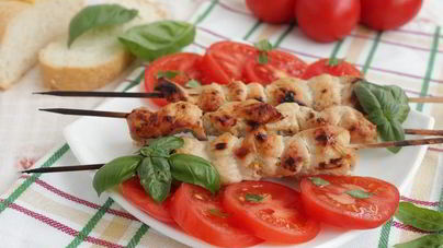 Куриные шашлычки в соусе наршараб