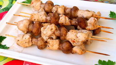 Куриные шашлыки с шампиньонами в духовке