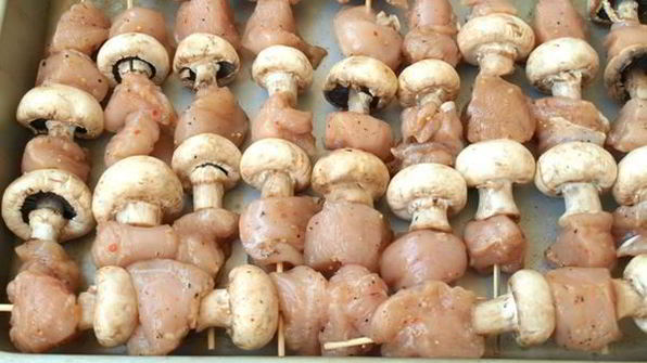 куриные шашлыки с шампиньонами в духовке