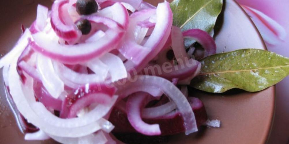 Рецепт маринованный лук с медом к шашлыку и мясу