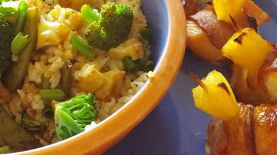 Мини-шашлычки из куриной грудки, бекона, ананаса с соусом Терияки