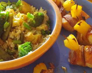 Мини-шашлычки из куриной грудки, бекона, ананаса с соусом Терияки