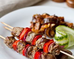 Шашлычки из говядины со сладким перцем в имбирном маринаде