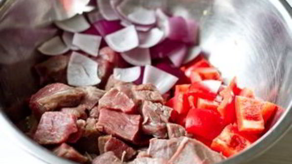 шашлычки из говядины со сладким перцем в имбирном маринаде