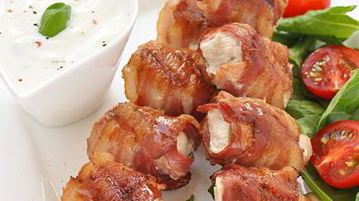 Шашлычки из индейки с беконом