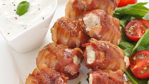 шашлычки из индейки с беконом