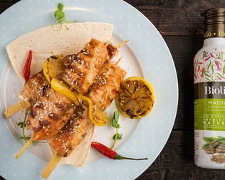 Шашлычки из лосося с лимоном