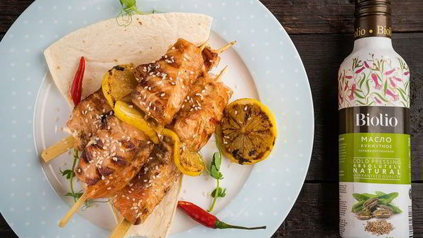 шашлычки из лосося с лимоном