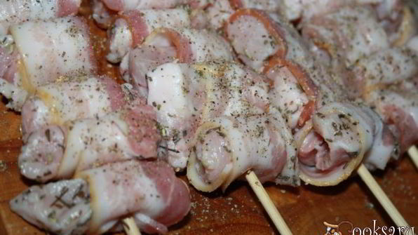 шашлычки из свиного карбонада в беконе