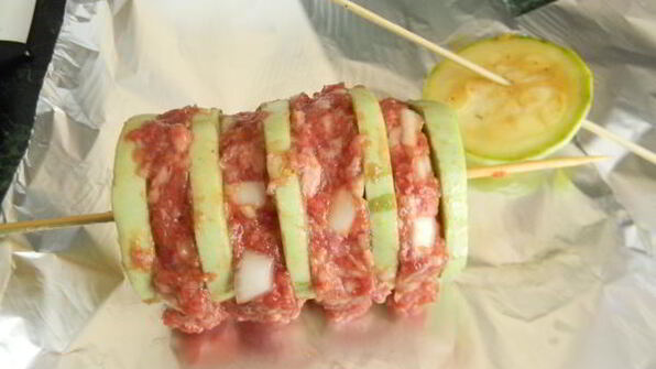шашлычки — кабачки с фаршем