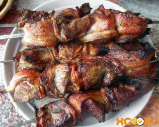 Шашлык из говядины в беконе